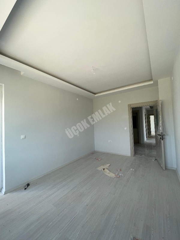 AFYON ÜÇOK EMLAKTAN ERKMEN DE SATILIK 4+1 GENİŞ SIFIR DAİRE