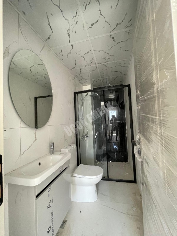 AFYON ÜÇOK EMLAKTAN ERKMEN DE SATILIK 4+1 GENİŞ SIFIR DAİRE