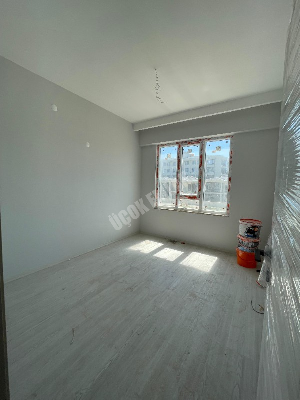 AFYON ÜÇOK EMLAKTAN ERKMEN DE SATILIK 4+1 GENİŞ SIFIR DAİRE