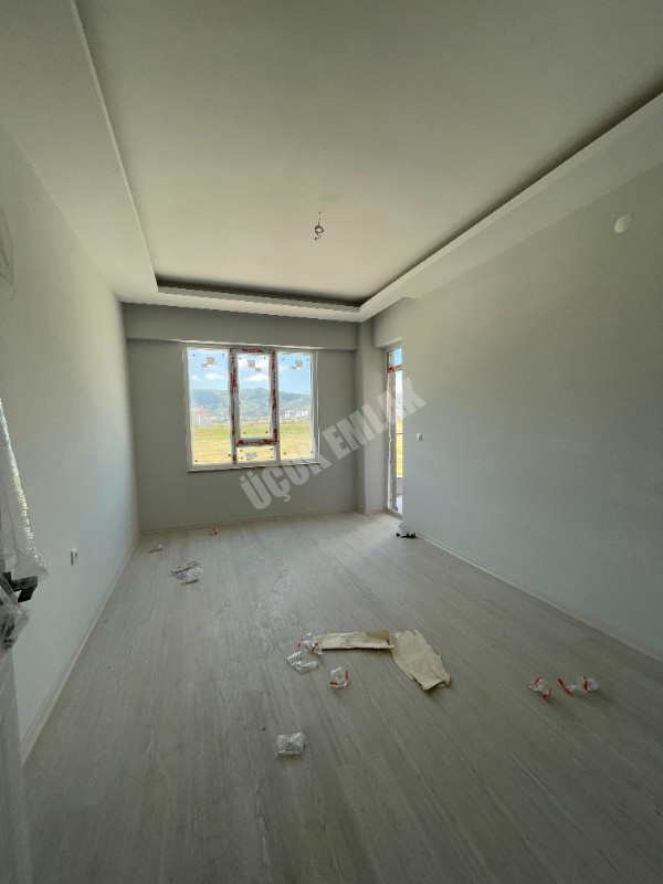 AFYON ÜÇOK EMLAKTAN ERKMEN DE SATILIK 4+1 GENİŞ SIFIR DAİRE