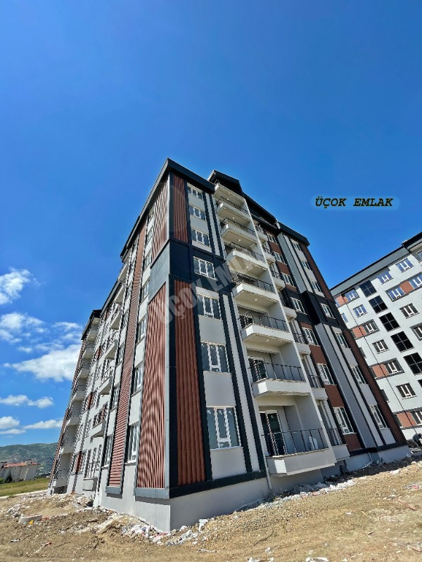AFYON ÜÇOK EMLAKTAN ERKMEN DE SATILIK 4+1 GENİŞ SIFIR DAİRE