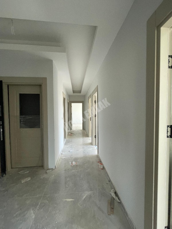 AFYON ÜÇOK EMLAKTAN ERKMEN DE SATILIK 4+1 GENİŞ SIFIR DAİRE
