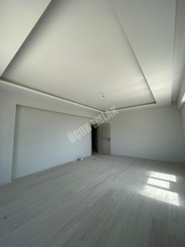 AFYON ÜÇOK EMLAKTAN ERKMEN DE SATILIK 4+1 GENİŞ SIFIR DAİRE