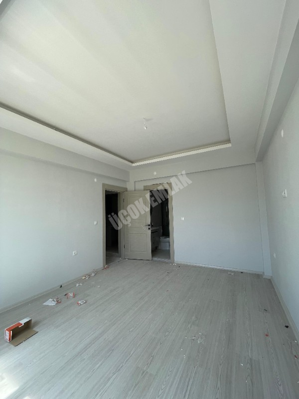 AFYON ÜÇOK EMLAKTAN ERKMEN DE SATILIK 4+1 GENİŞ SIFIR DAİRE