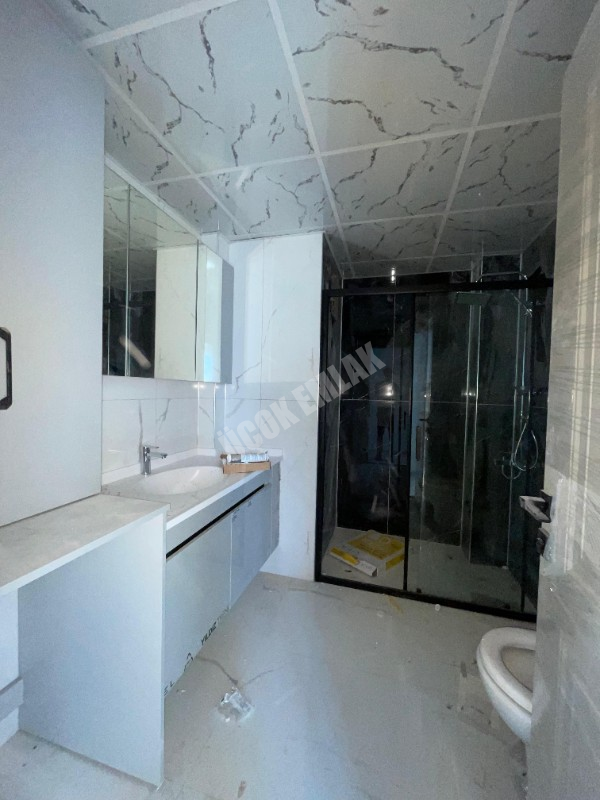 AFYON ÜÇOK EMLAKTAN ERKMEN DE SATILIK 4+1 GENİŞ SIFIR DAİRE