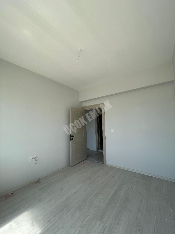 AFYON ÜÇOK EMLAKTAN ERKMEN DE SATILIK 4+1 GENİŞ SIFIR DAİRE