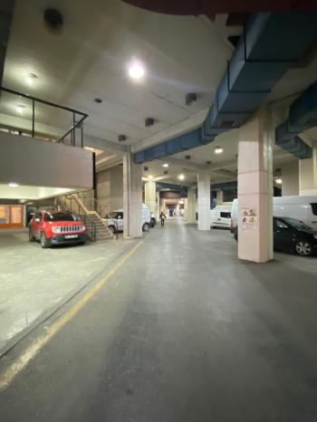 YEDPA iş merkezinde 3 katlı araç yanaşır işyeri 