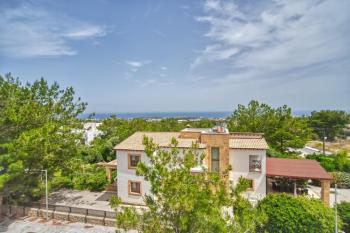 KKTC Girne Zeytinlik Bölgesinde Satılık  Türk Tapulu Lüks 4+1 Havuzlu Villa
