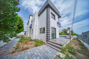 KKTC Girne Zeytinlik Bölgesinde Satılık  Türk Tapulu Lüks 4+1 Havuzlu Villa