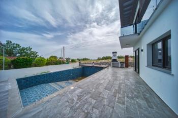 KKTC Girne Zeytinlik Bölgesinde Satılık  Türk Tapulu Lüks 4+1 Havuzlu Villa