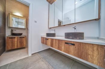 KKTC Girne Zeytinlik Bölgesinde Satılık  Türk Tapulu Lüks 4+1 Havuzlu Villa