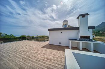 KKTC Girne Zeytinlik Bölgesinde Satılık  Türk Tapulu Lüks 4+1 Havuzlu Villa