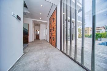 KKTC Girne Zeytinlik Bölgesinde Satılık  Türk Tapulu Lüks 4+1 Havuzlu Villa