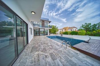 KKTC Girne Zeytinlik Bölgesinde Satılık  Türk Tapulu Lüks 4+1 Havuzlu Villa