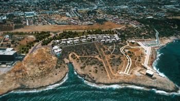 Kıbrıs Girne Çatalköy Bölgesinde Denize Sıfır 380 m2 Arsa İçerisinde 4+1  Lüks Türk Tapulu Villa