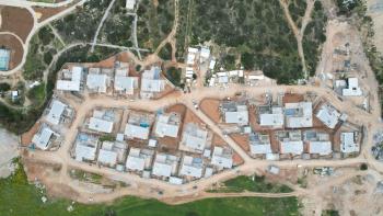 Kıbrıs Girne Çatalköy Bölgesinde Denize Sıfır 380 m2 Arsa İçerisinde 4+1  Lüks Türk Tapulu Villa