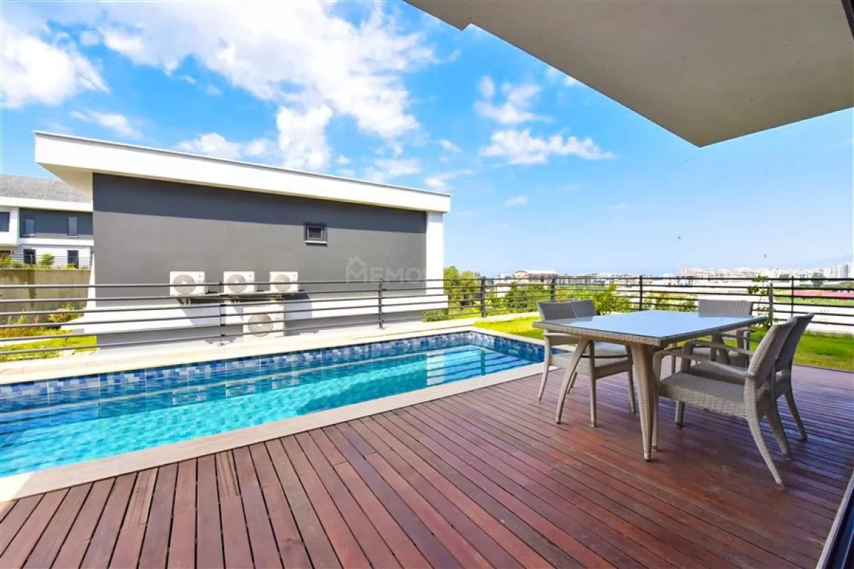 Luxuriöse 4+1 Villa in Kargicak