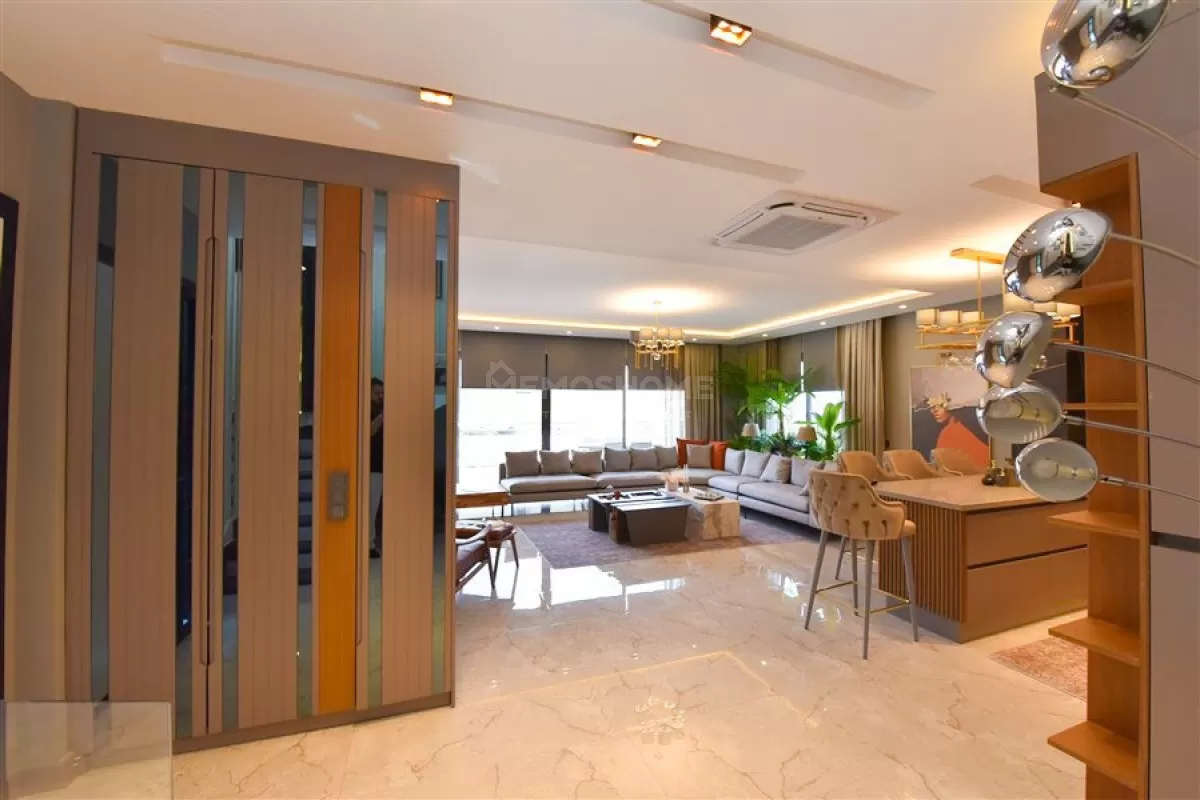 Luxuriöse 4+1 Villa in Kargicak