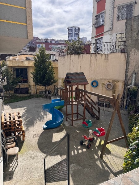 Çırçır Saya Yolu’na 10 Adım | Biz Cevahir’e 5 dk | Balkonlu 85 m² 2+1 Kapalı Otoparklı Satılık Daire