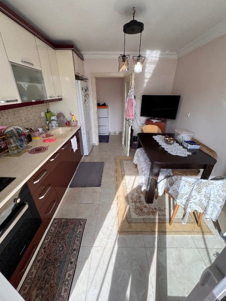 Çırçır Saya Yolu’na 10 Adım | Biz Cevahir’e 5 dk | Balkonlu 85 m² 2+1 Kapalı Otoparklı Satılık Daire