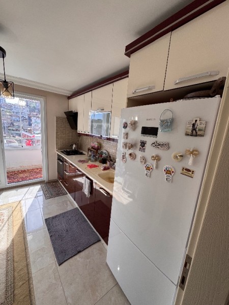 Çırçır Saya Yolu’na 10 Adım | Biz Cevahir’e 5 dk | Balkonlu 85 m² 2+1 Kapalı Otoparklı Satılık Daire