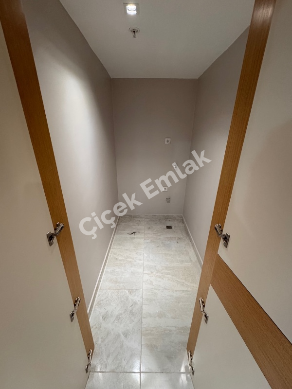 TEM Avrasya Fuzul’da 8. Kat 3+1 | Ebeveyn Banyolu & Çamaşır Odası | TEM Manzaralı Satılık Daire
