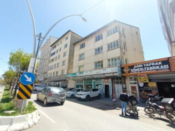 HANİBABA CADDESİ TOFAŞ BAYİ SATILIK İŞ YERİ VE DAİRELER