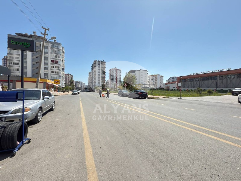 ALYANS'TAN MEZİTLİ'DE DEVREN KİRALIK OTO LASTİK DÜKKANI 
