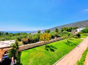 Akbükte Satılık Deniz Manzaralı Yazlık