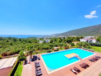 Akbükte Satılık Deniz Manzaralı Yazlık