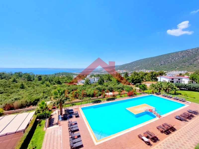 Akbükte Satılık Deniz Manzaralı Yazlık