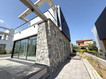 KKTC Girne Çatalköy Bölgesinde Ana Caddeye Yakın Satılık 3+1 Villa