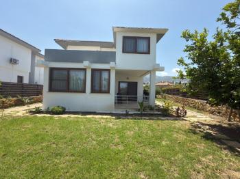 Çatalköy Merkezi  Konumda Geniş Bahçeli  3+1 Kiralık Villa
