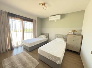 Çatalköy Merkezi  Konumda Geniş Bahçeli  3+1 Kiralık Villa