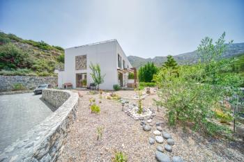 Girne Çatalköy'de Satılık Muhteşem 3+1 Villa
