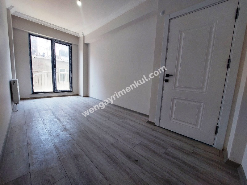 WEN BERKAN GÜLER'DEN BUTİK SİTEDE 2+1 Y.GİRİŞ 90m2 KAPALI OTOPARK GÜVENLİK