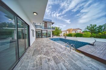  KKTC Girne Zeytinlik Bölgesinde Satılık Türk Tapulu Havuzlu 4+1 Lüks Villa
