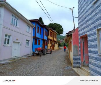 EMLAK HABERCİSİ 'NDEN MUDANYA KUMYAKA'DA SATILIK 166 M2 TAPULU, 265 m2 YAŞAM ALANI OLAN, DENİZ GÖRÜR SATILIK İKİ KATLI MÜSTAKİL EV