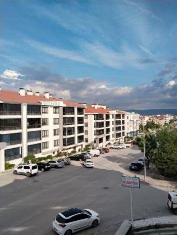 AFYON ÜÇOK EMLAKTAN HARBİŞ GAZİ MAH SATILIK 3+1 ARAKAT DAİRE