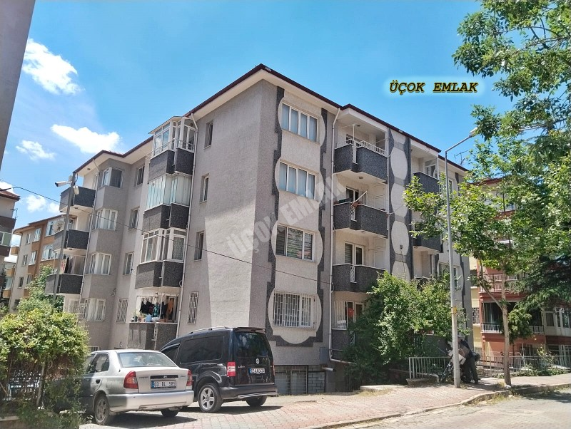 AFYON ÜÇOK EMLAKTAN CUMHURİYET MAH SATILIK ARAKAT 3+1 DAİRE