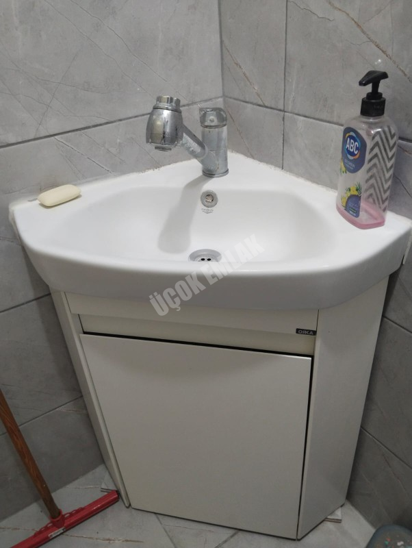 AFYON ÜÇOK EMLAKTAN CUMHURİYET MAH SATILIK ARAKAT 3+1 DAİRE