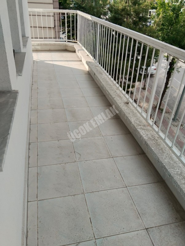 AFYON ÜÇOK EMLAKTAN HARBİŞ GAZİ MAH SATILIK 3+1 ARAKAT DAİRE