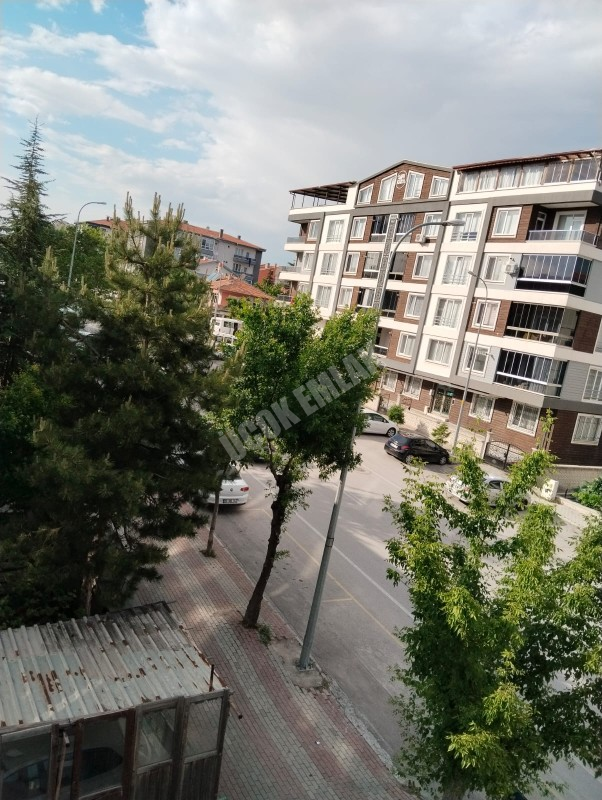 AFYON ÜÇOK EMLAKTAN HARBİŞ GAZİ MAH SATILIK 3+1 ARAKAT DAİRE