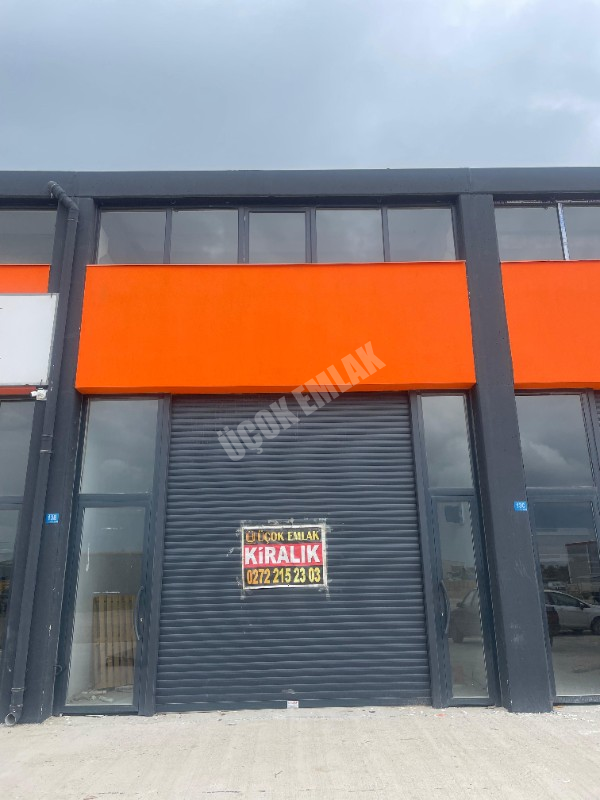 AFYON ÜÇOK EMLAKTAN 2. SANAYİ SİTESİNDE KİRALIK 100M² DÜKKAN
