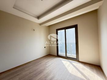 ALYANS'TAN SİTE İÇİ SOSYAL ALANLI DENİZ MANZARALI LÜKS SIFIR 2+1