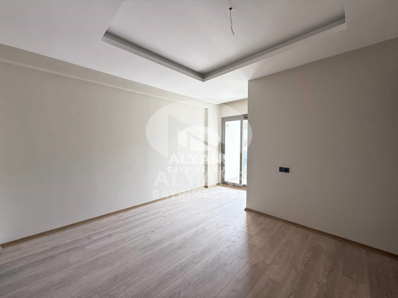 ALYANS'TAN SİTE İÇİ SOSYAL ALANLI DENİZ MANZARALI LÜKS SIFIR 2+1