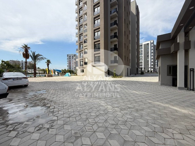 ALYANS'TAN SİTE İÇİ SOSYAL ALANLI DENİZ MANZARALI LÜKS SIFIR 2+1