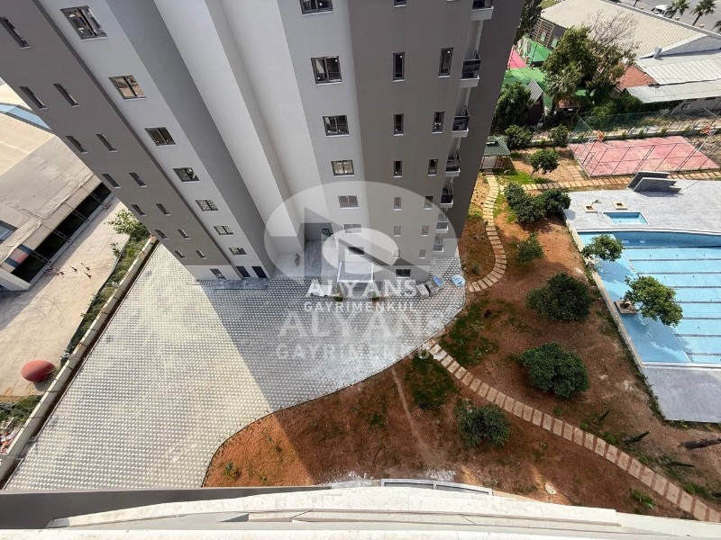 ALYANS'TAN SİTE İÇİ SOSYAL ALANLI DENİZ MANZARALI LÜKS SIFIR 2+1