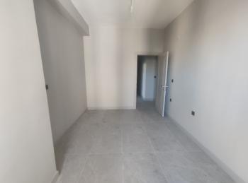 Erenköy İstasyon Caddesinde Kiralık Sıfır Binada 3+1'den 2+1 Çevrili Büyük Daire