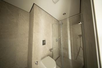 Erenköy İstasyon Caddesinde Kiralık Sıfır Binada 3+1'den 2+1 Çevrili Büyük Daire